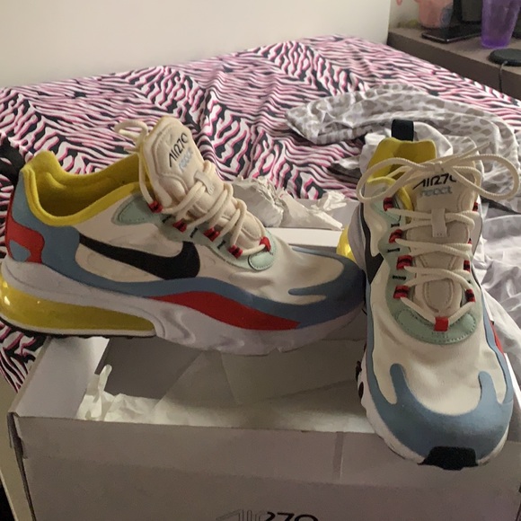 Air Max 270 React - Picture 4 of 8